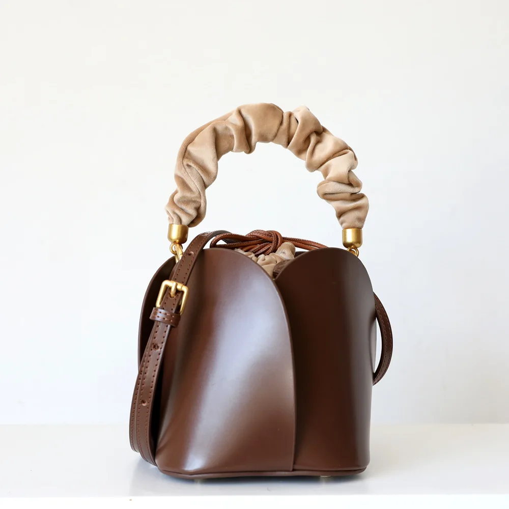 

2025 New Commuter Flower Bucket Bag Cowhide Niche Design Shoulder Messenger Bag Leather Simple Versatile Bag