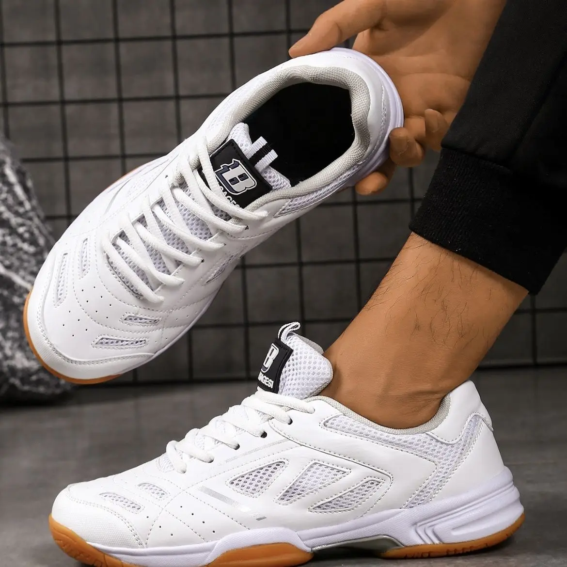 Professional Table Tennis Shoes Premium Table Tennis Training Shoes Comfortable and Breathable Badminton Fitness Shoes