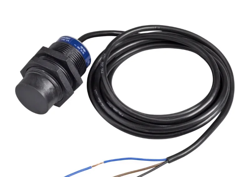 

XS4P30AB110 XS4P30AB120 Индуктивный аналоговый датчик приближения Schneider, новое высокое качество