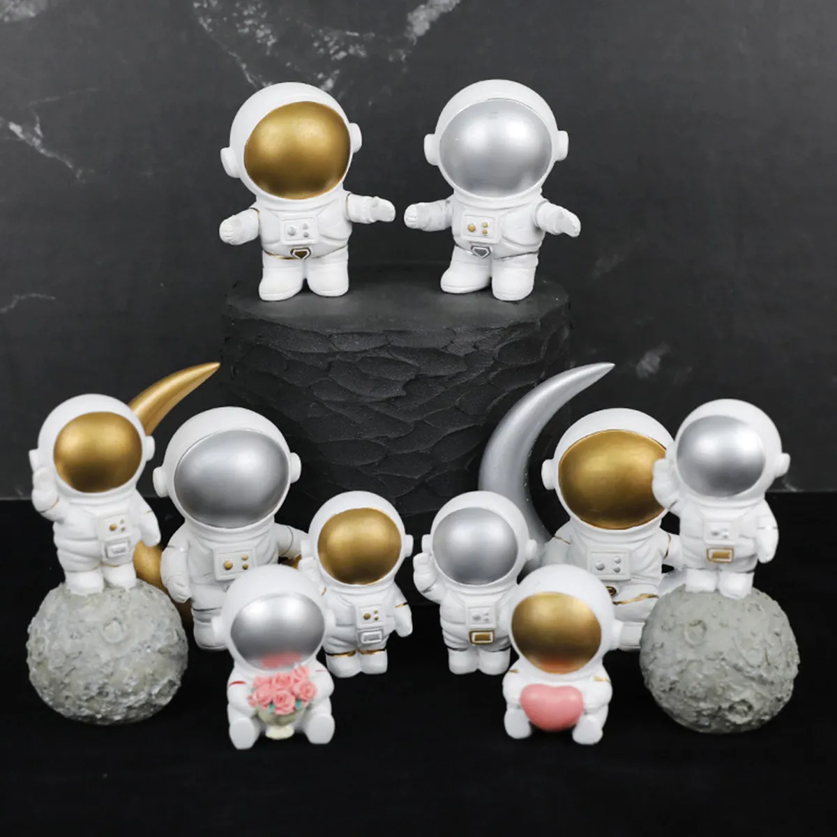 Cartoon Astronaut Cake Ornament Silver Resin Craft Birthday Party Dessert Table Decoration Car Home Ornament Visual Enjoyment