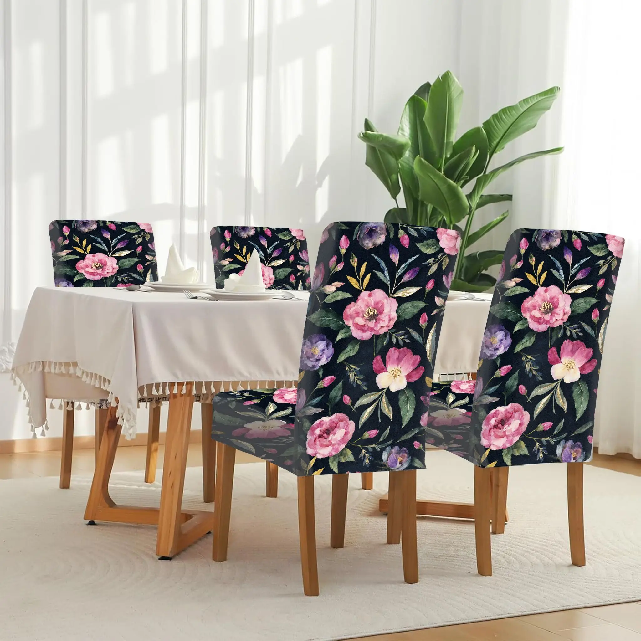 

Эластичный чехол для обеденного стула. Темно-синий фон с ретро-романтическим цветочным и растительным узором. Съемный чехол для домашнего обеденного стула.