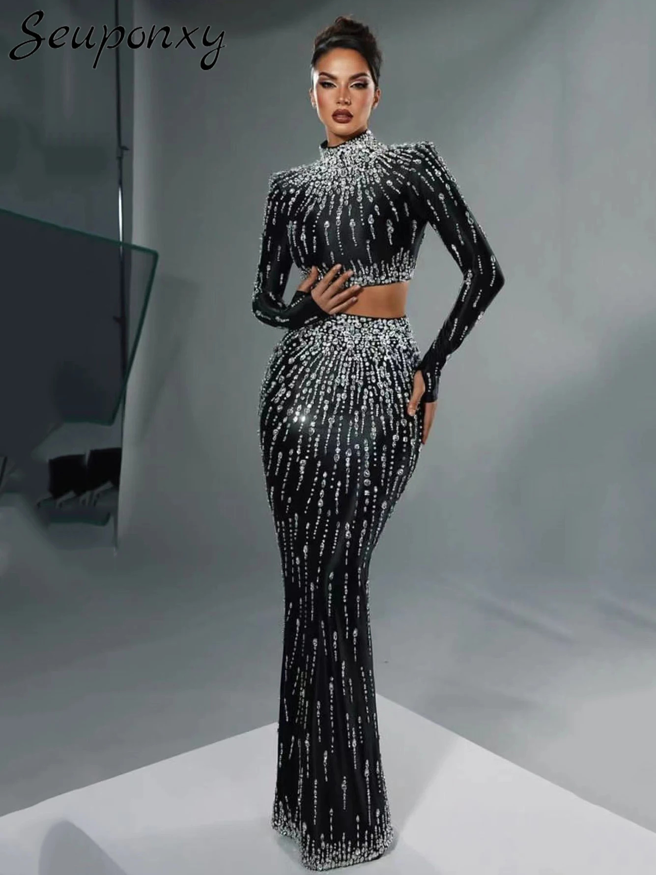 

High quality 2024 New Women's Luxury Diamond Crystal Black 2-piece Set Sexy O-neck Long sleeved Short Top+Long Skirt Party Set