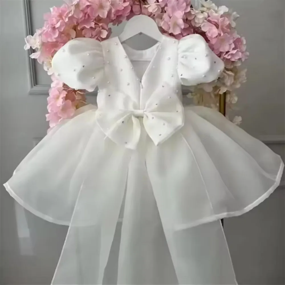 

Elegant White Pearls Flower Girl Wedding Dress Short Satin Birthday Bow Puffy Princess Birthday Party Holy Communion Ball Gown