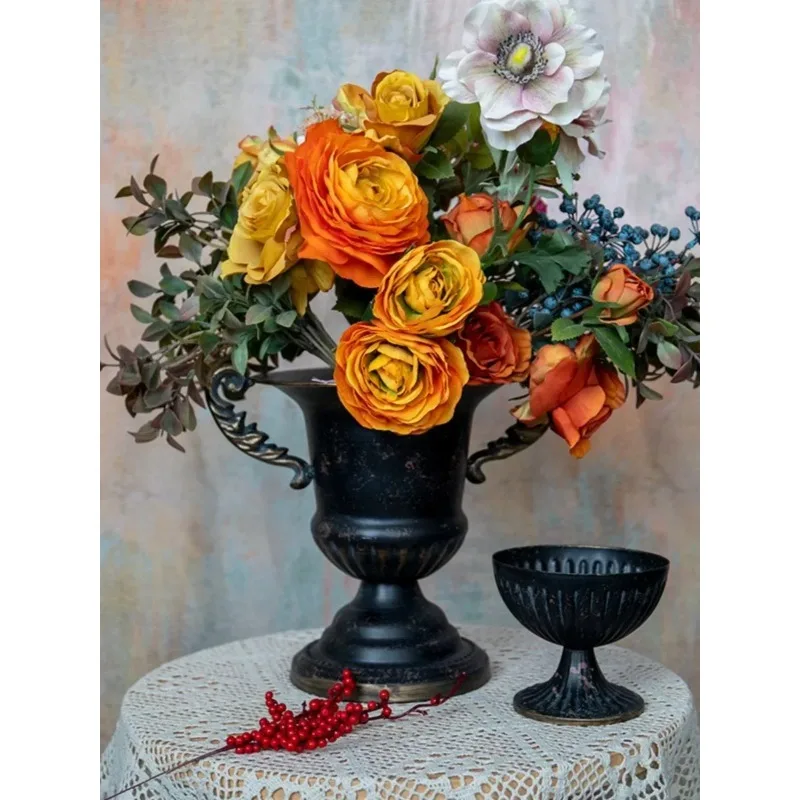 Black Retro Iron Vase Decoration European High-end Creative Flower Pots Living Room Banquet Flowers Arrangement Vessels