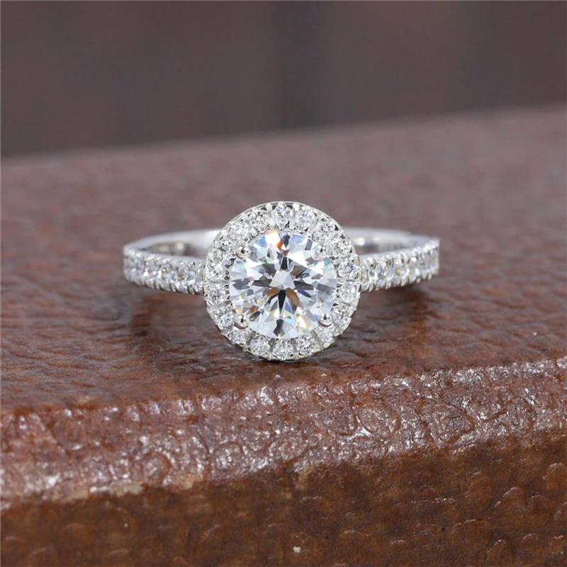 

18K White Solid Real Gold Moissanite Ring 1.0 Carate Round Halo Moissanite Ring Half Pave Setting Engagemetn Classical Ring