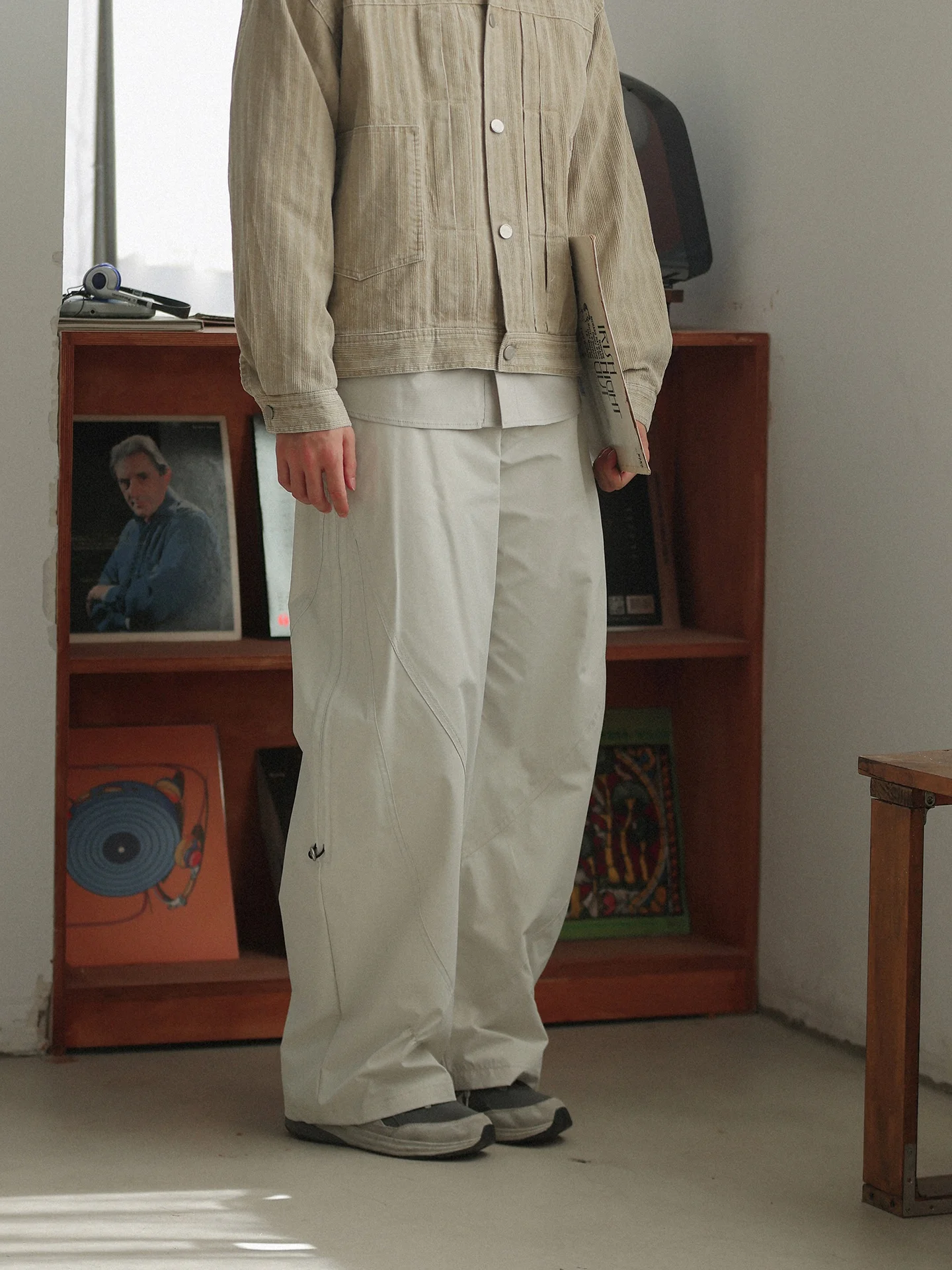 

Брюки NOEARS осенней коллекции: свободные, прямые, текстурированные, повседневные, бежевые, с разрезами, длинные, в японском стиле, из полиэфирного волокна