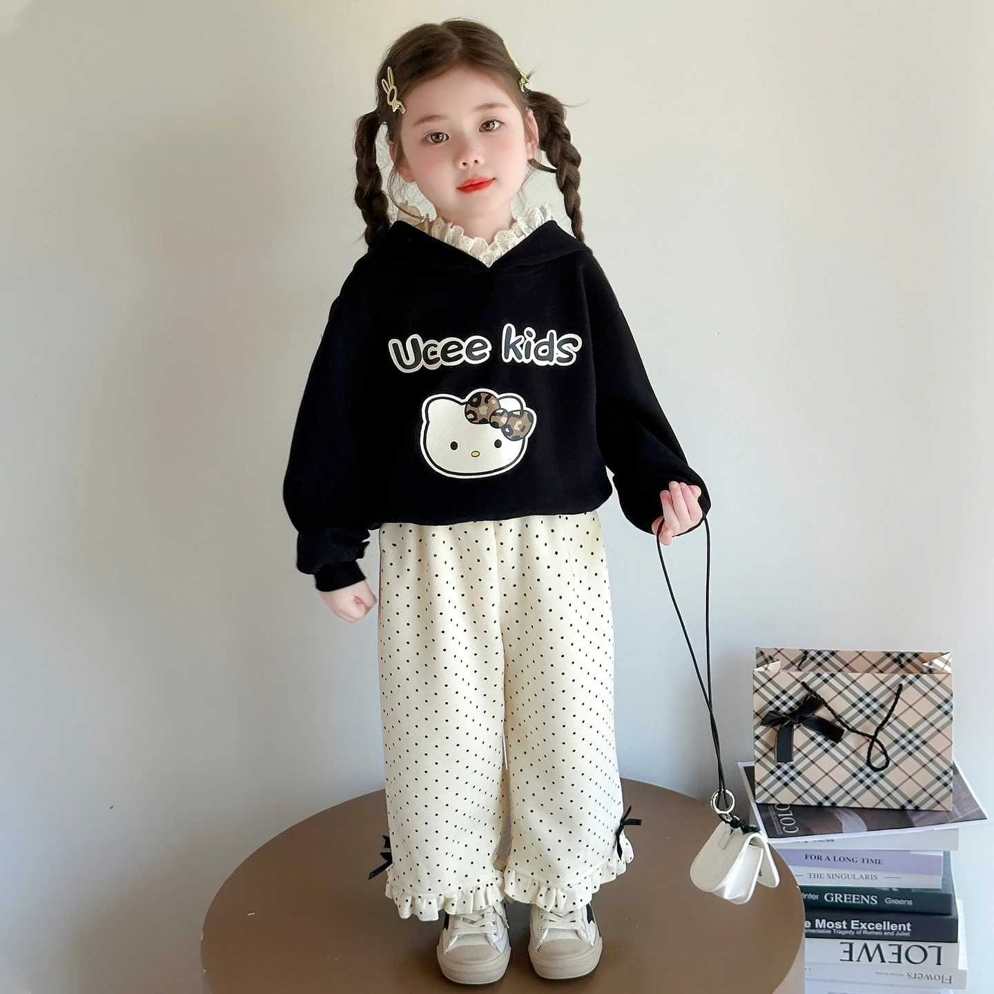 

Комплект с мультяшным принтом для девочек, осень 2023, новые теплые детские толстовки с длинными рукавами, детские повседневные штаны в горошек, костюм из 2 предметов