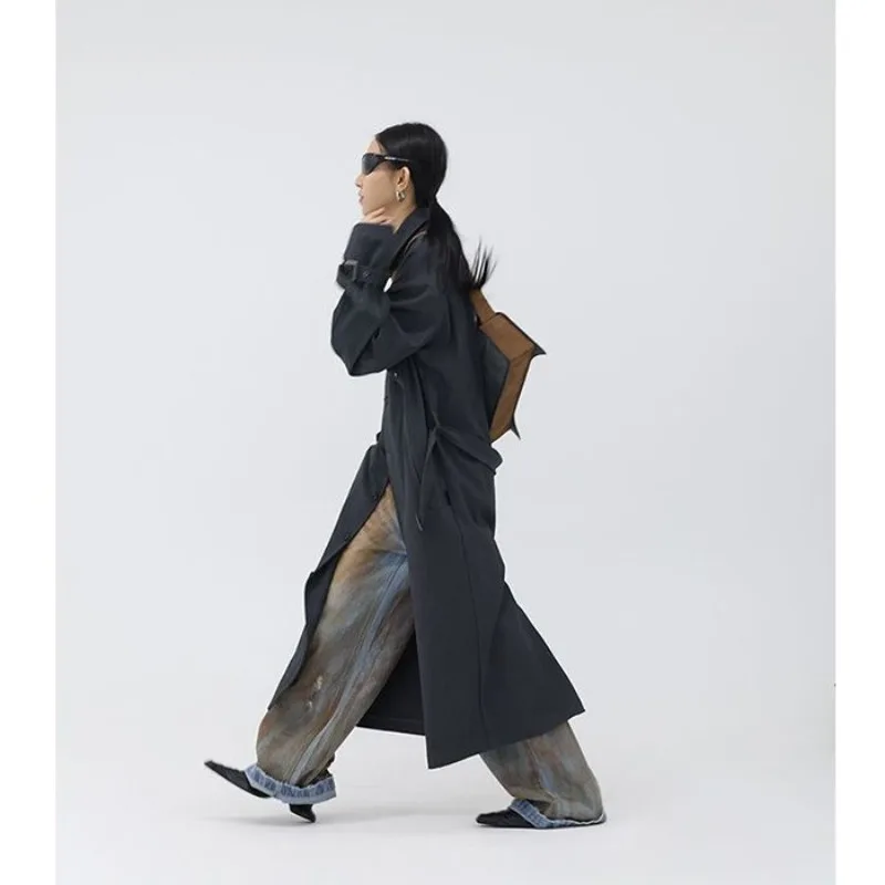 Nuova borsa a tracolla lucida grigio-marrone quadrata tridimensionale in pelle ad angolo affilato per il tempo libero semplice e squisito