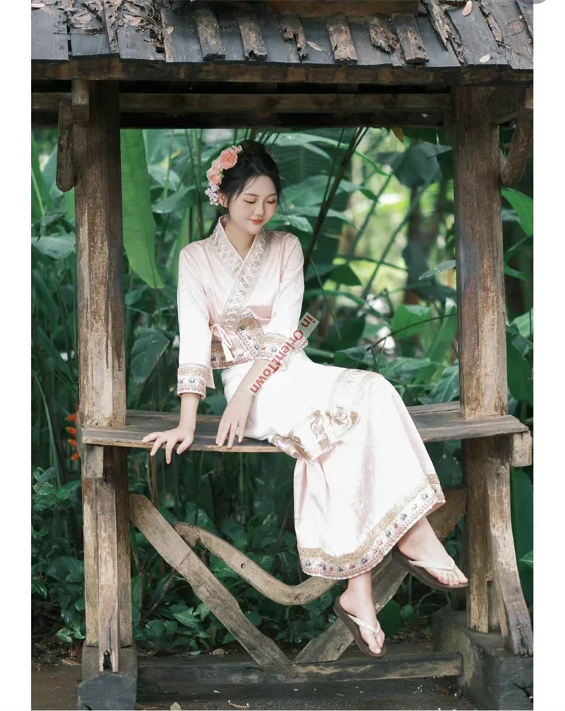 Yunnan Xishuangbanna Dai Traditional Ethnic Suits Top + Skirt  Lace Embroidery Slimming Effect Costume Travel Thailand Clothing