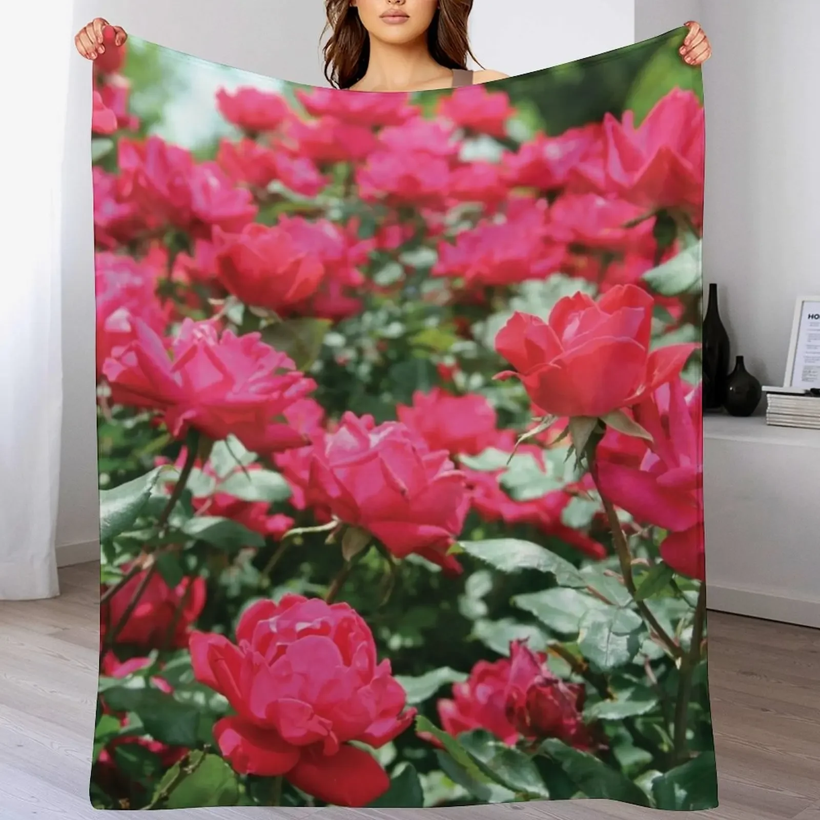 

Bold and Beautiful Rose Bush Throw Blanket Sleeping Bag manga Quilt sofa bed Blankets