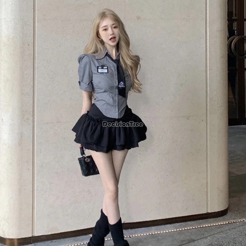 Damski dwuczęściowy zestaw JK w stylu koreańskim i japońskim na co dzień, koszula z krótkim rękawem i spódniczka z krótkimi bufkami, nowy model 2025.