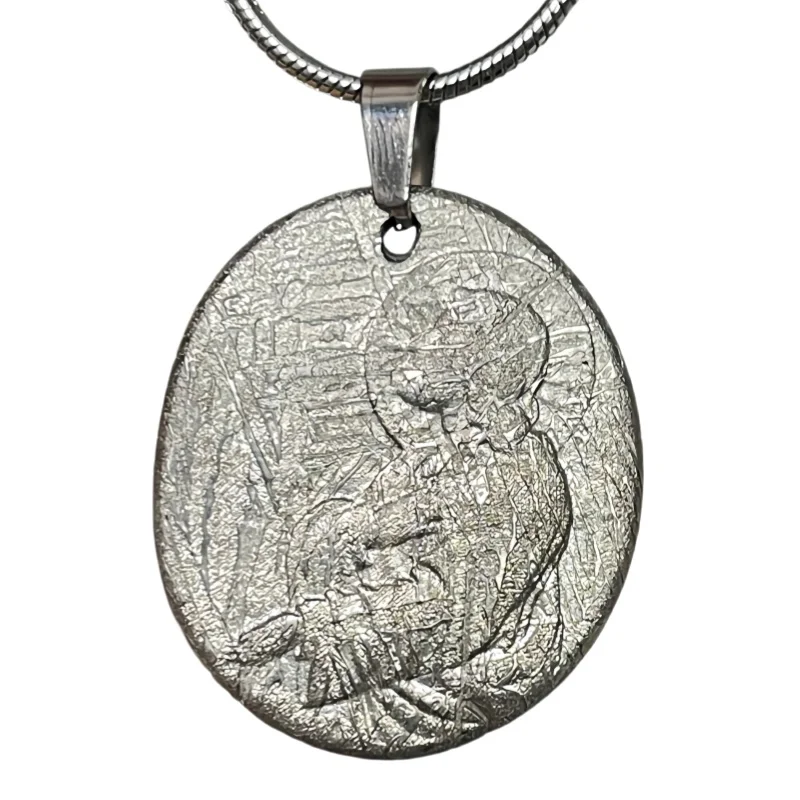 Natural Muonionalusta Meteorite Oval Embossed Portrait Pendant Nickel Plating Craft Pendant Necklace Collectible Ornament LK574