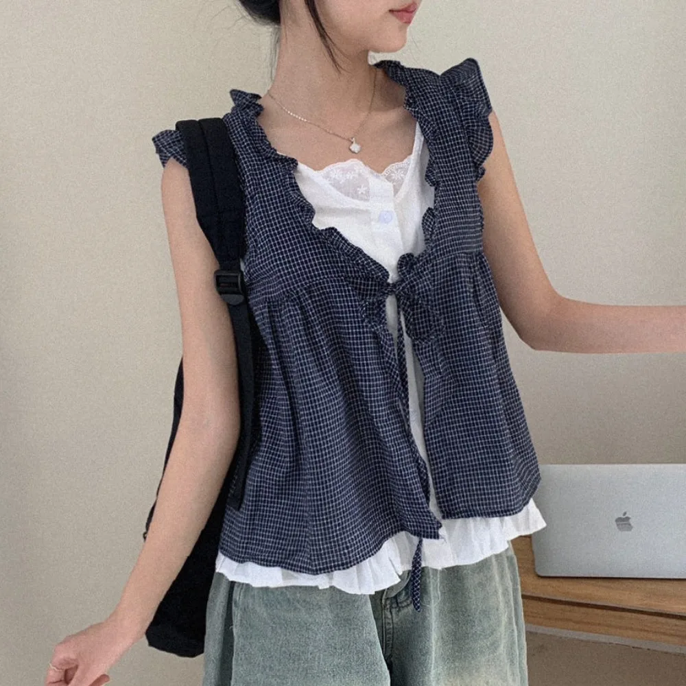 

Fashionable Korean Style Women's Slim Fit Base Shirt Summer 2026 Chic Fleece Sleeve Top Layered Look V Neck No Sleeve