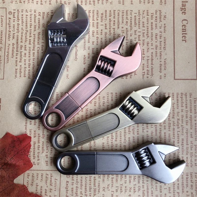 無料カスタムレーザー彫刻ロゴカラーメタルレンチ USB2.0 フラッシュドライブ 4 ギガバイト 8 ギガバイト 16 ギガバイト 32 ギガバイト 64 ギガバイト 128 ギガバイト