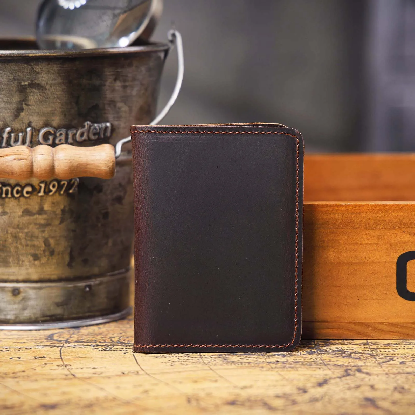Echtleder-Kartenetui, einfache Mini-Geldbörse von Crzay House Leather, perfekt zum Tragen von Bargeld und Karten – Detail 6
