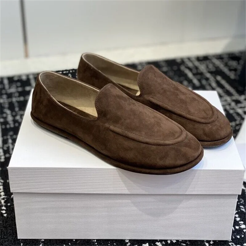 The new 2024 autumn/winter Le Fu shoes are made of soft leather and lined with classic round scalp leather, with a tailored fit