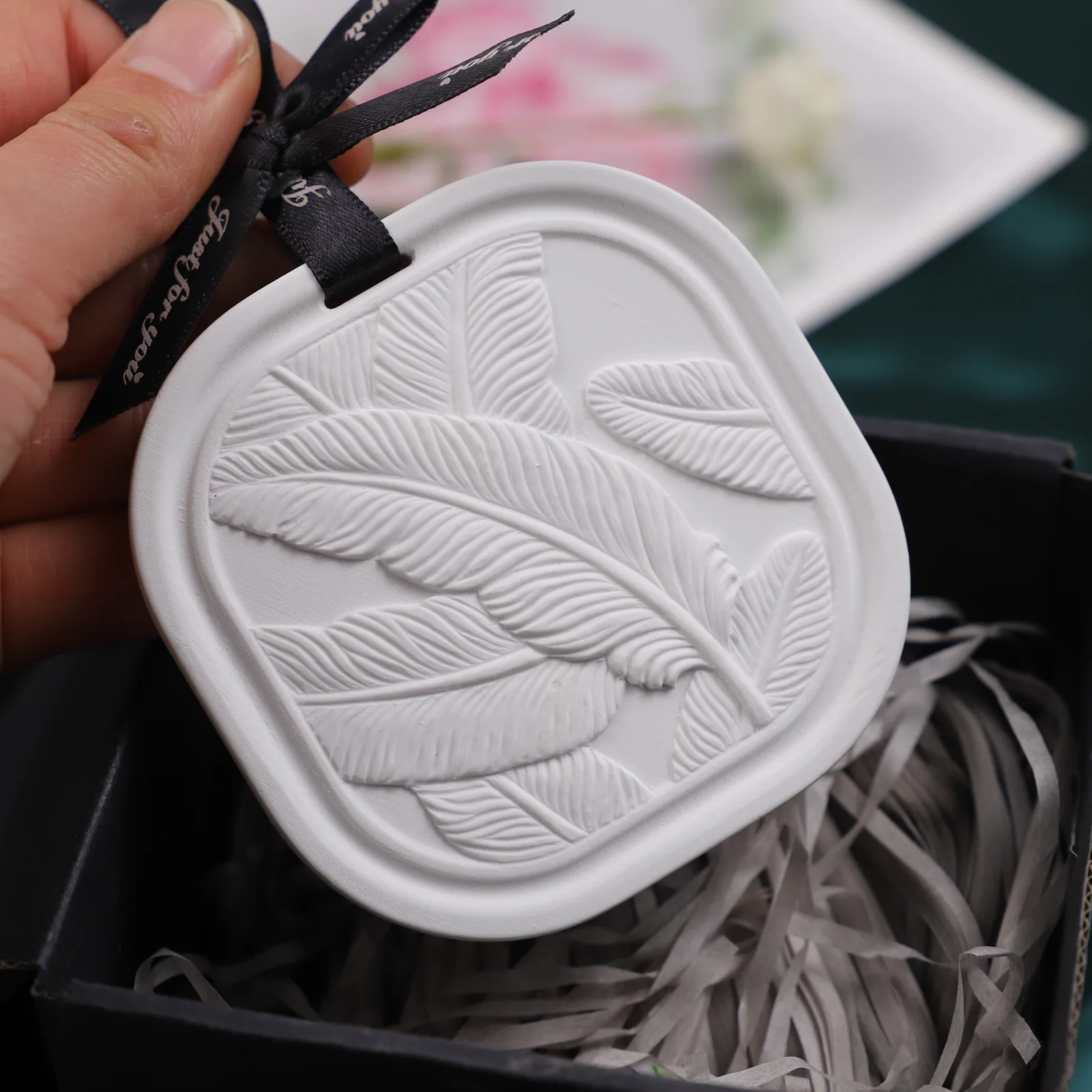 DIY Aromatherapy Tag Plaster Silicone Mold Pendant Plaster Mold Leaf Shape Resin Molds Silicone Molds Concrete