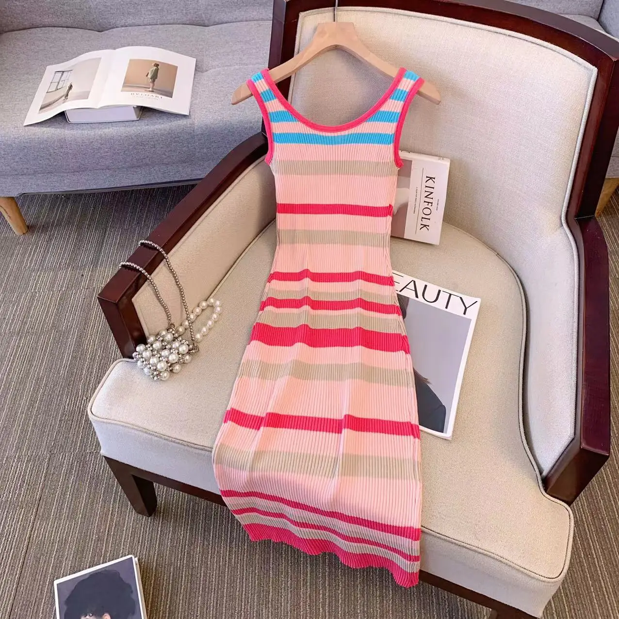 夏の甘い女性レインボーストライプドレスニットスリムフィットロングラップヒップドレス