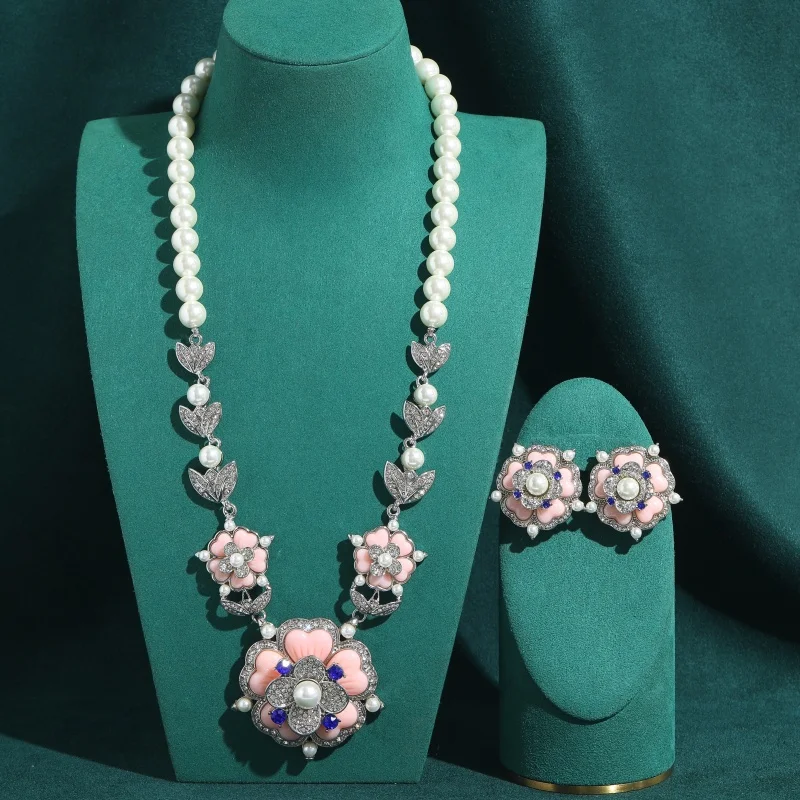 set-di-gioielli-vintage-rosa-smaltato-con-fiori-e-perle-collana-con-ciondolo-e-orecchini-con-strass-lussuoso-trendy-classico-regalo-per-sposa-e-matrimonio
