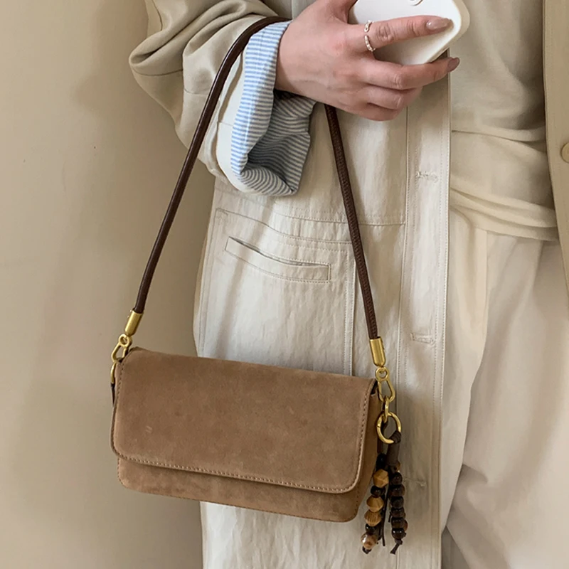 

Замшевые сумки через плечо в корейском стиле, женские повседневные квадратные сумки большой вместимости, однотонные женские сумки на плечо с пряжкой