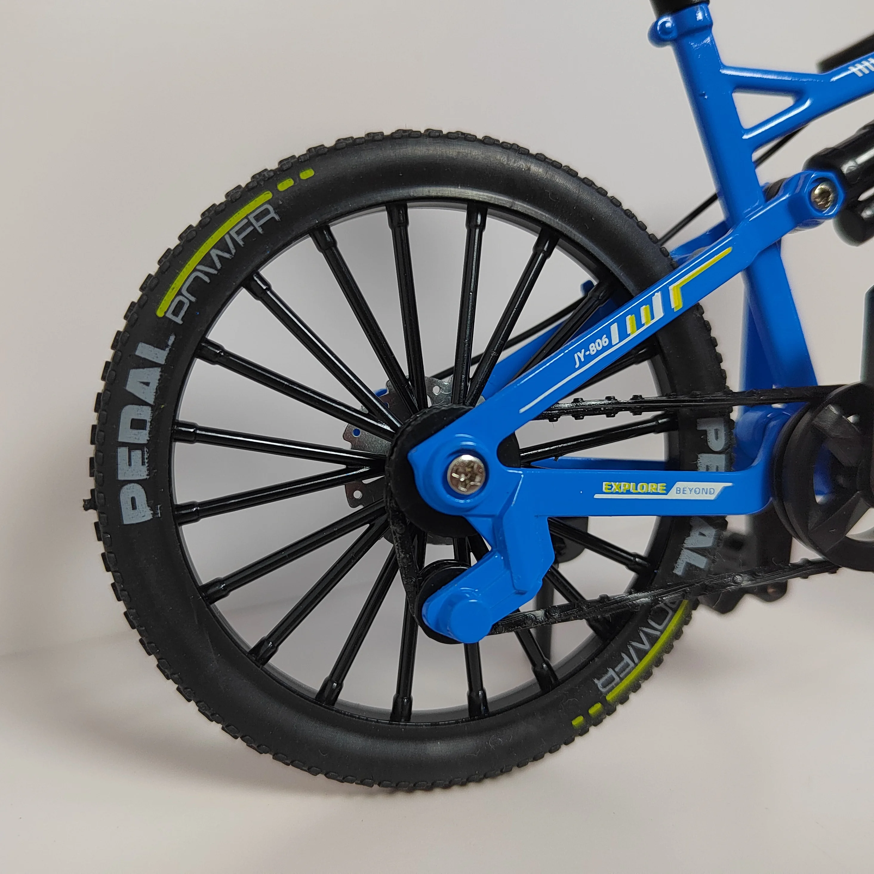 Nouveau modèle de vélo en alliage 1:8, modèle de vélo de montagne moulé sous pression en métal, Collection de vélo à doigt, ornement, cadeaux, jouets pour garçons