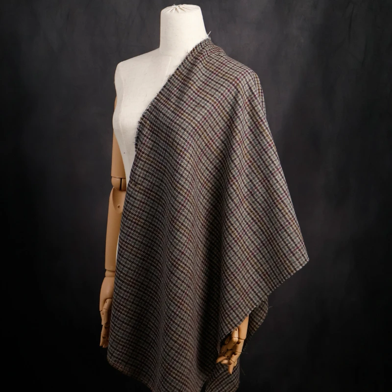 2 yardas de tela tejida de lana de hilado fino, estilo británico, de alta gama, con rayas marrones y pepitas pequeñas de colores mezclados, para trajes de otoño e invierno.