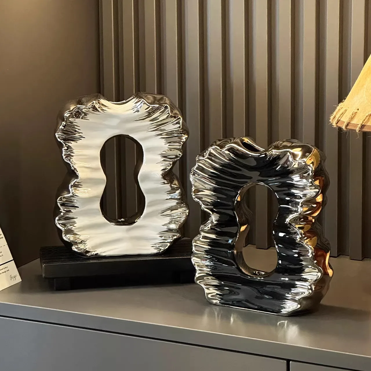 Light Luxury Art Concept Ceramic Vase for Living Room Flower Arrangement Tableware High-End Decorative Ornaments Niche Decorativ