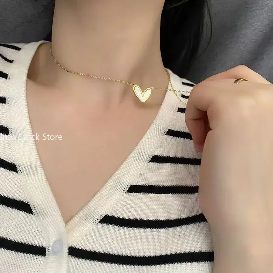 Korean Fashion Golden Love Shaped Necklace for Women All-match Cute Valentines Day Gift Pendant Y2k Accessories Charm Jewelry