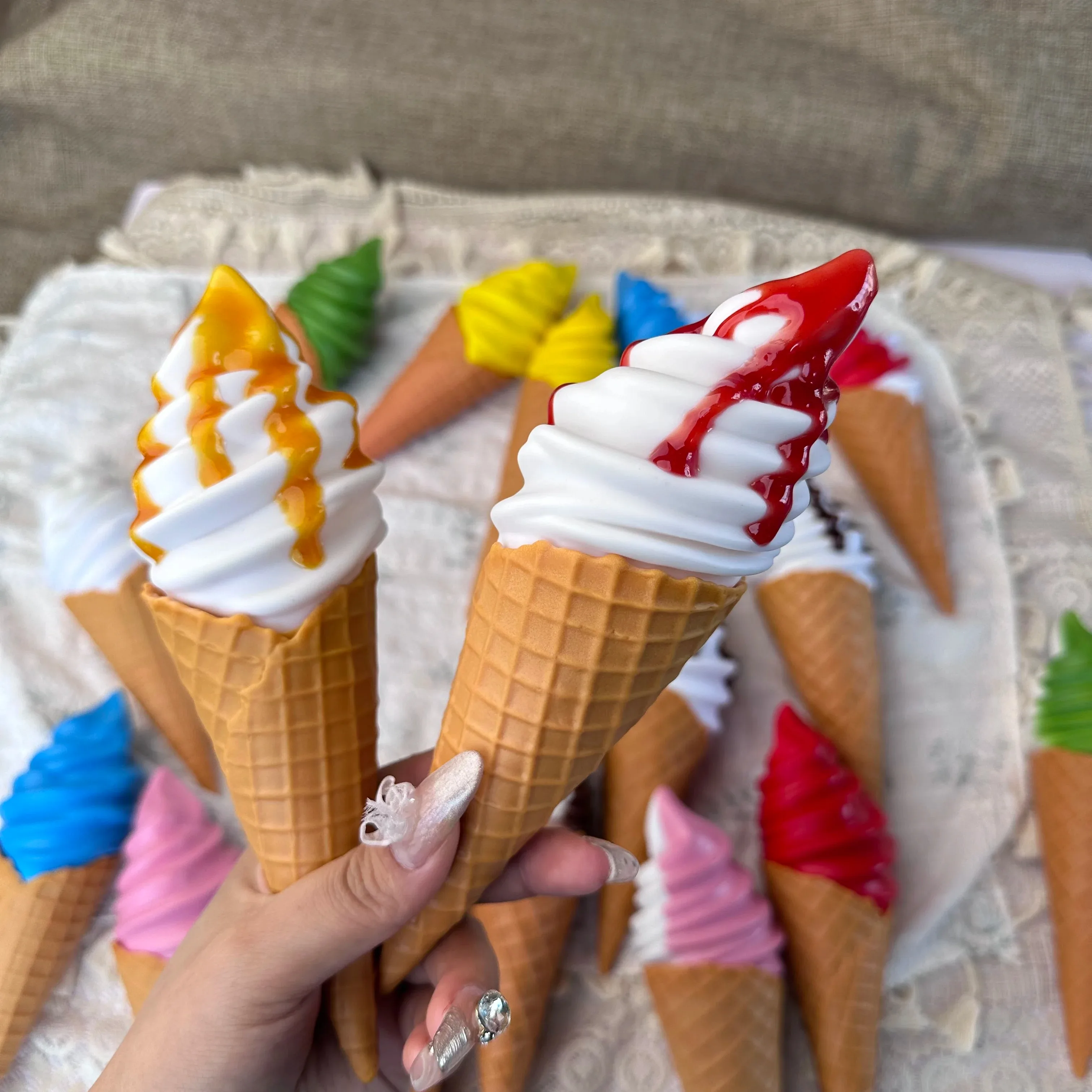 21 cm/8,3 Zoll realistisches PVC-Eis, großes gefälschtes Dessertmodell für die Schaufensterstellung, Fotografie-Requisite, Party-Dekoration, Lebensmittelständer – Detail 4