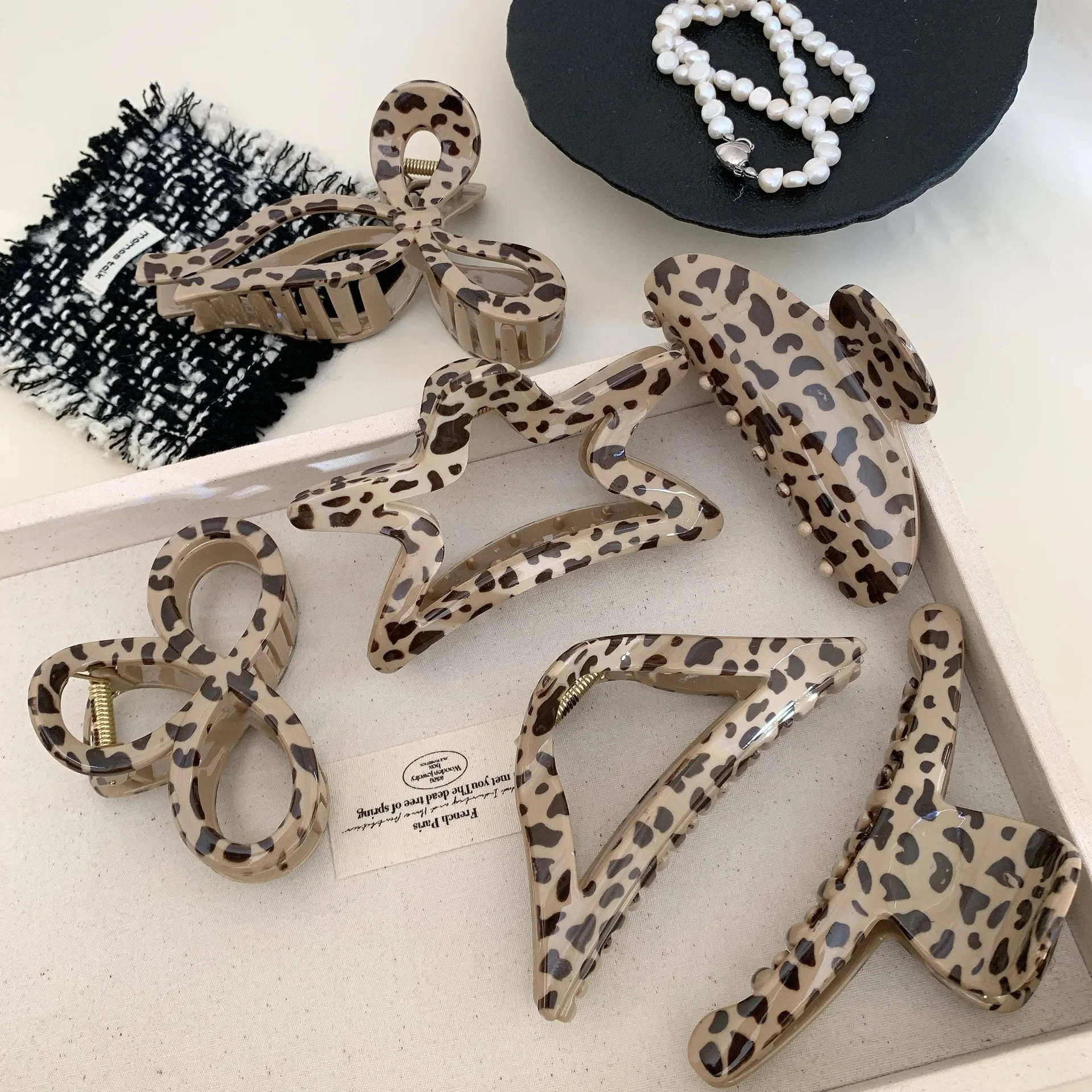 

BYL New Coffee Leopard Print Bow Hair Clips Fashionable and Versatile Large Star Hanger Crab Clip Women's Hair Accessories