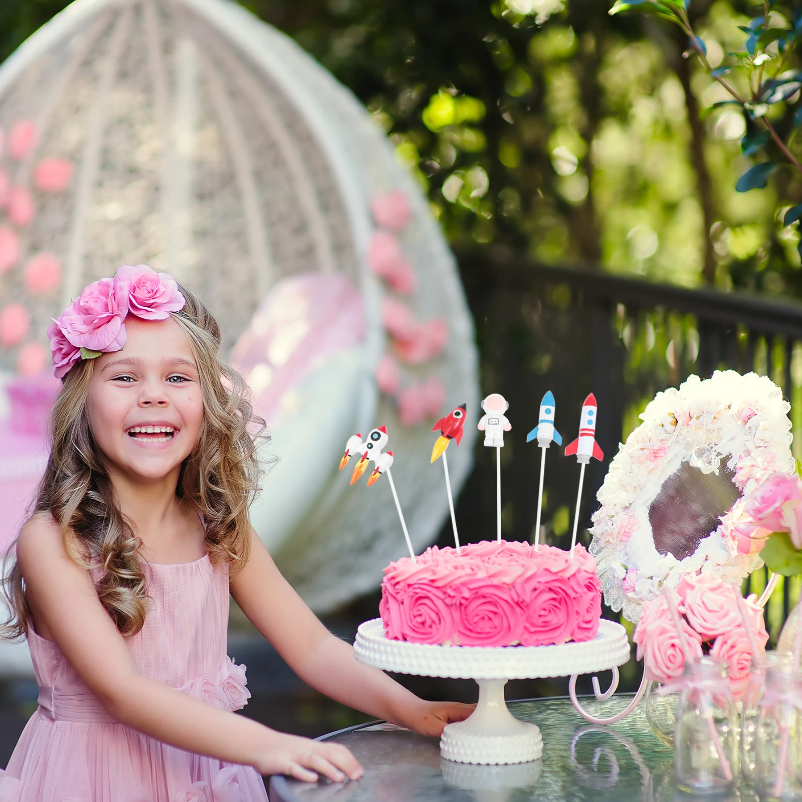 

4Pcs Cake Flag Decor Unique Spaceman Style Cake Insert for Creative Baking Decoration Party Dessert Toppers Set