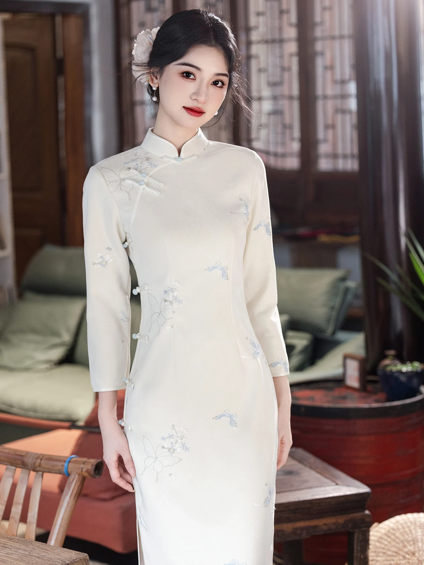 

Элегантное белое длинное платье с вышивкой в китайском традиционном стиле, повседневное, высококачественное, красивое, модернизированное.