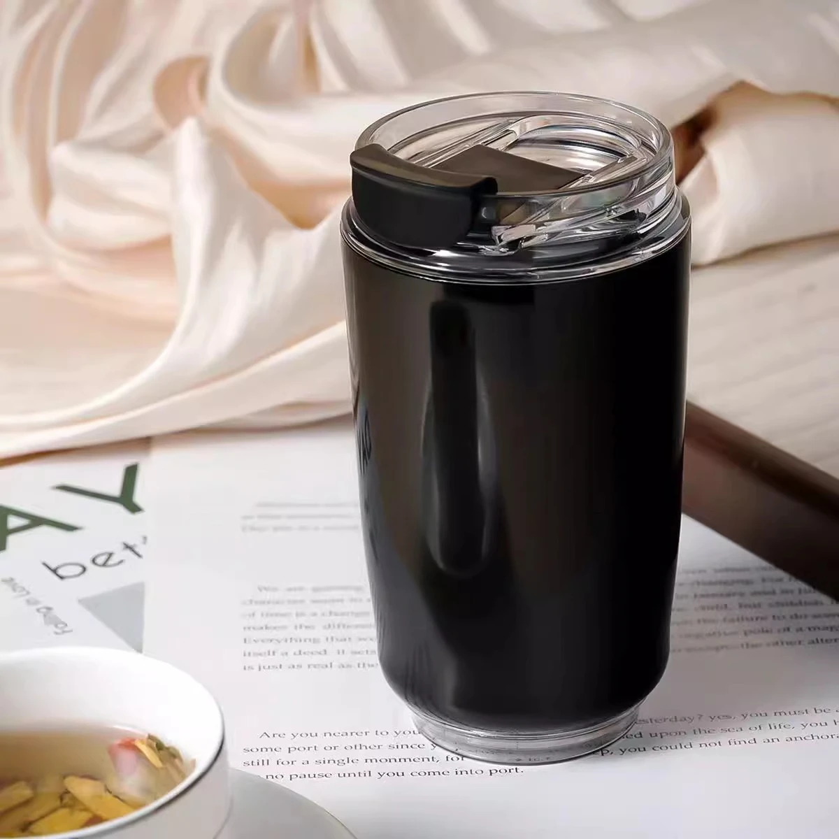 

Accompanying , milky white coffee cup, portable stainless steel leak-proof thermal insulation, hot and cold dual-purpose