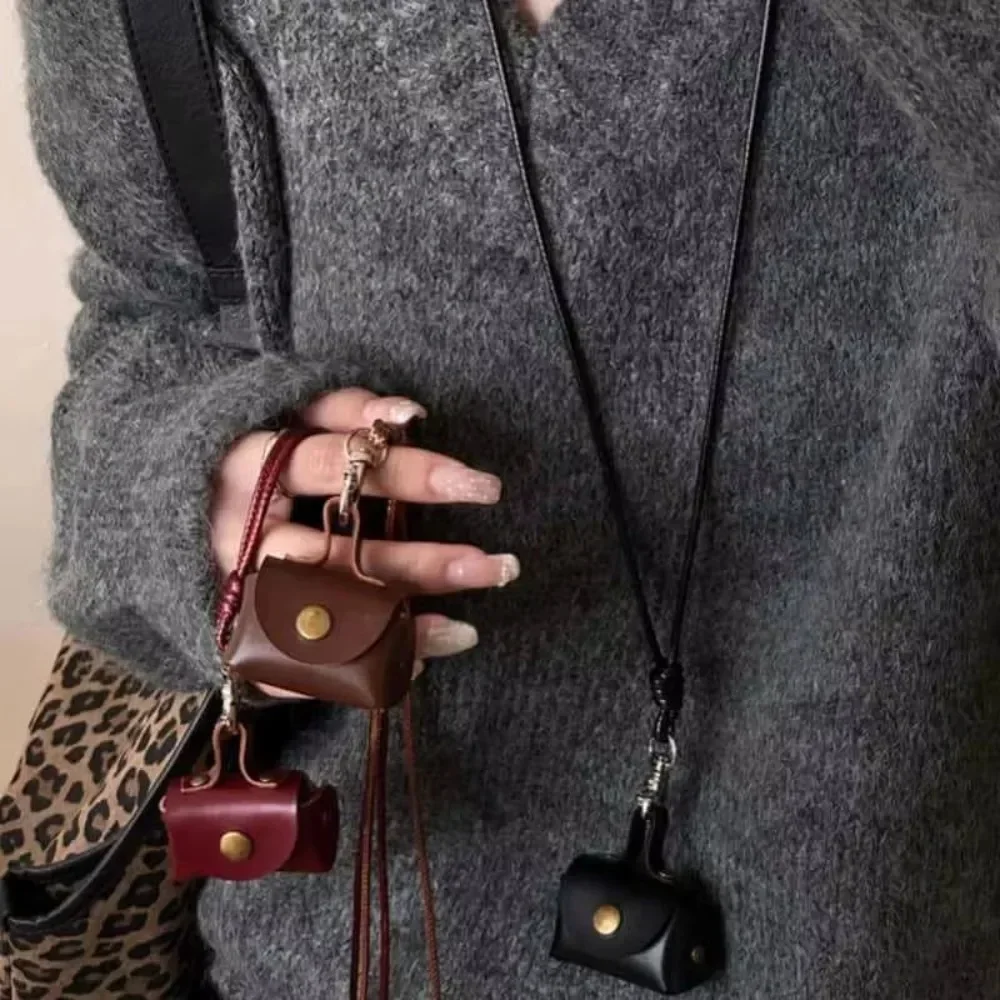 

Mini Leather Neck Coin Purse for Women & Men - Compact Hanging Necklace Bag, Niche Design Long Sweater Chain Accessory 액세서리