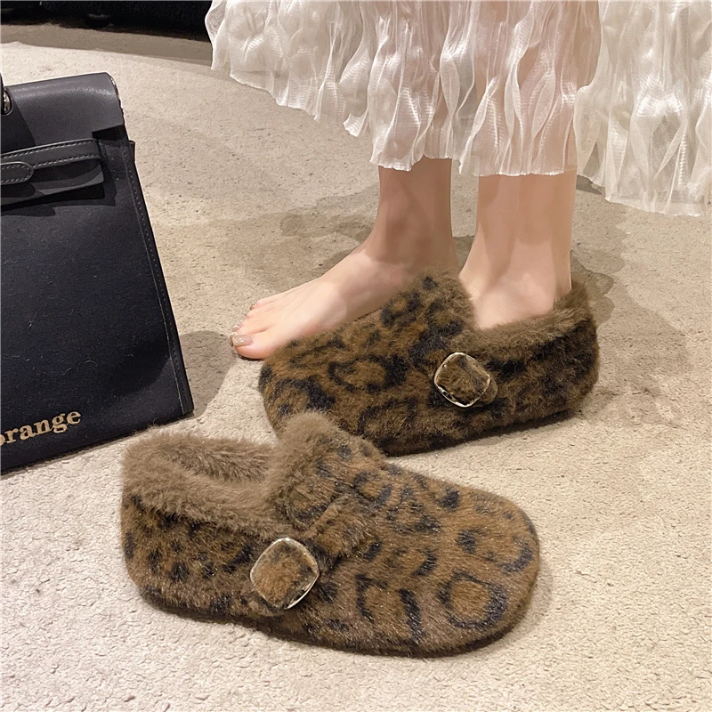 حزام مشبك أحذية صوفية المرأة 2025 ملابس خارجية الخريف والشتاء جديد لينة سوليد الانزلاق على أحذية قطنية حرارية المخملية