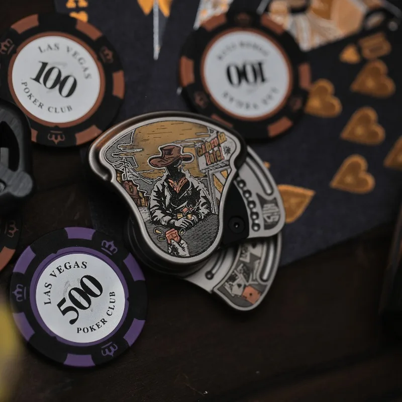 ของเล่นคลายเครียดแบบกดด้านข้าง รุ่นลิมิเต็ดอิดิชั่น คาวบอย ทำจากไทเทเนียมอัลลอยด์ พร้อมลวดลายสลักและฝังประดับ  เสียงสนุกสนาน  ยี่ห้อ KAiS EDC