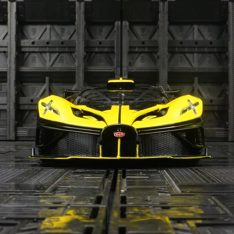 

1:24 модель автомобиля из сплава Bugatti, украшения двери по обеих сторон, которые можно открыть, а также передний капот и дверь багажника можно открыть.