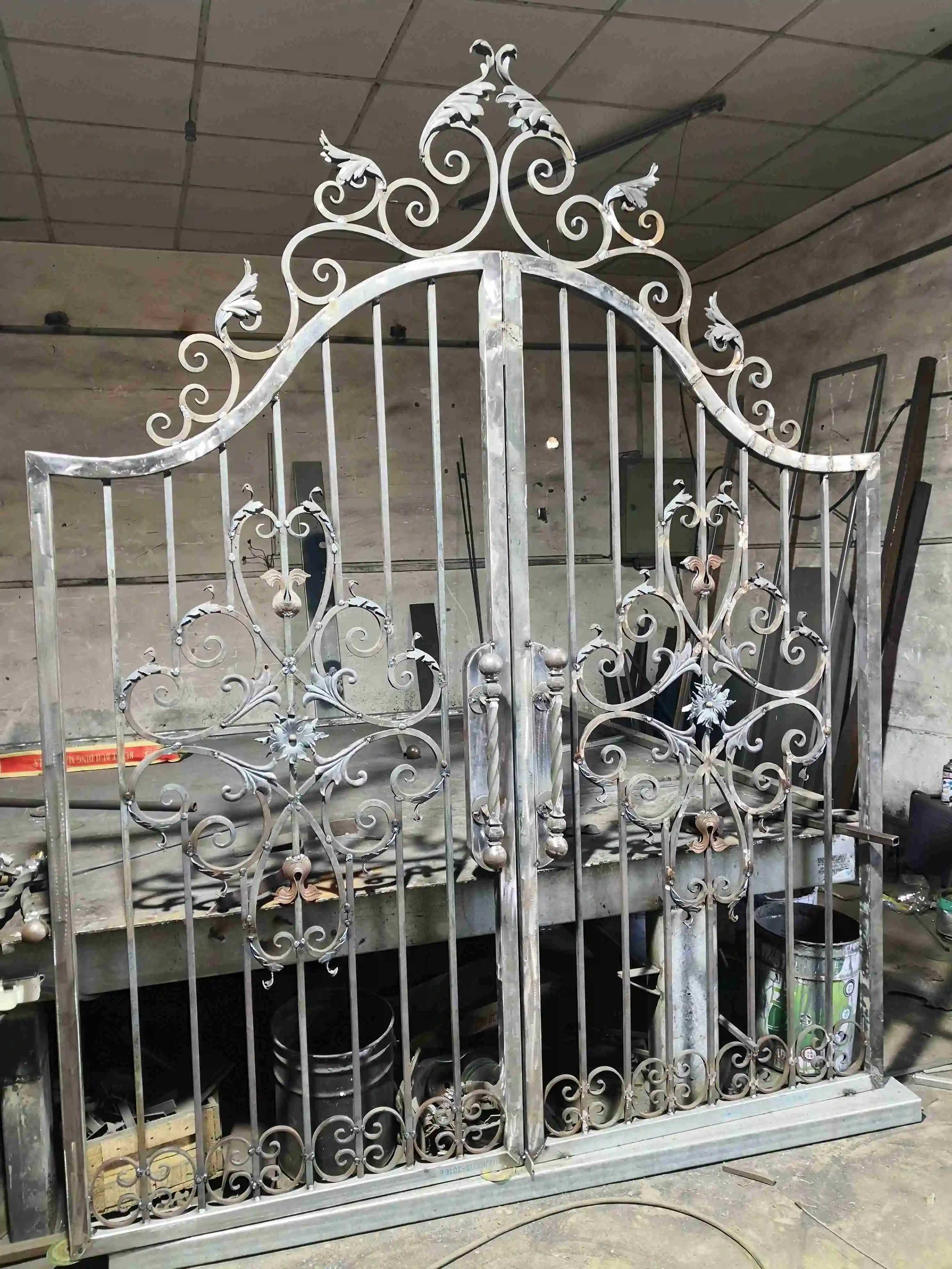 Luxury Fancy Galvanized Steel Security Wrought Iron Fence Railing Metal Gate