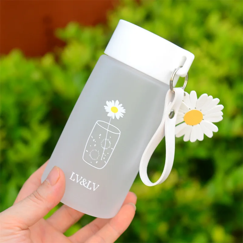 480ml Small Daisy Plastic Water Bottles Clear Frosted Water Cup BPA Free Water Bottle with Portable Rope Travel Water Bottle