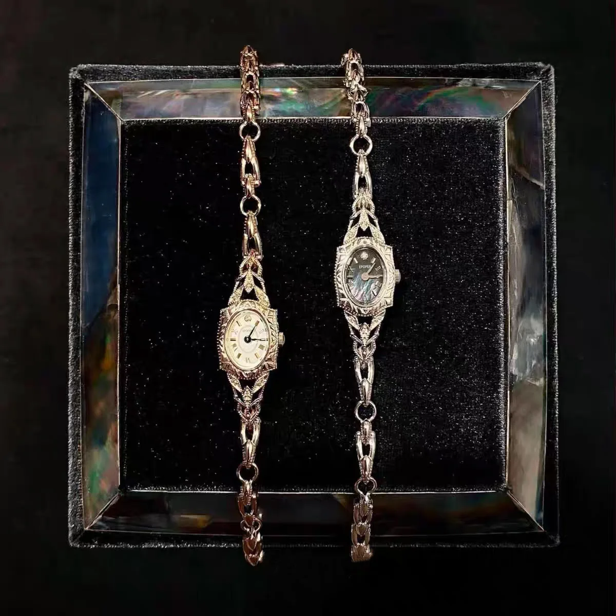 

New exquisite and petite oval-shaped women's watch, high-value, elegant, fashionable, retro, and luxurious quartz watch.