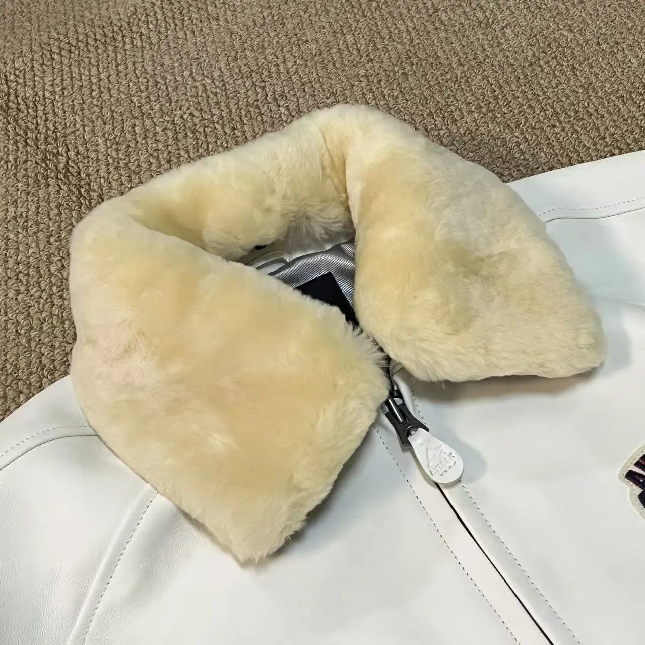 

Зимняя мужская и женская кожаная куртка, аксессуары, коричневый, черный, белый, оригинальный меховой воротник, съемный воротник из овчины