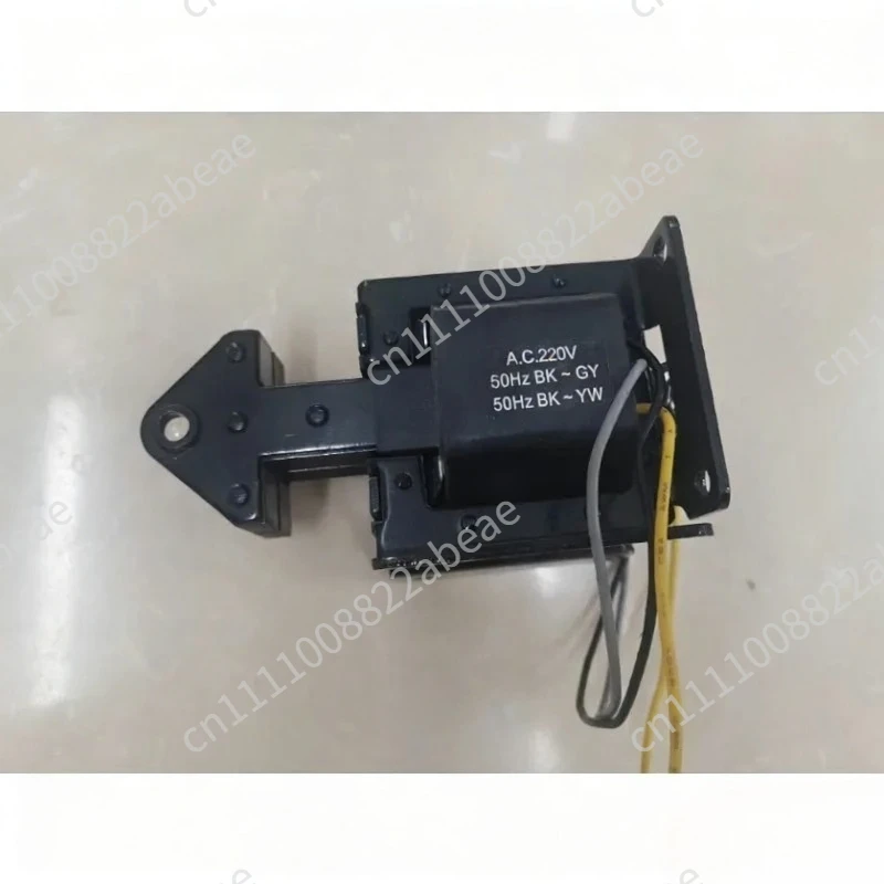 1PC SA4502 AC 220V 30mm Stroke 6Kg Force Solenoid Tractive Electromagnet