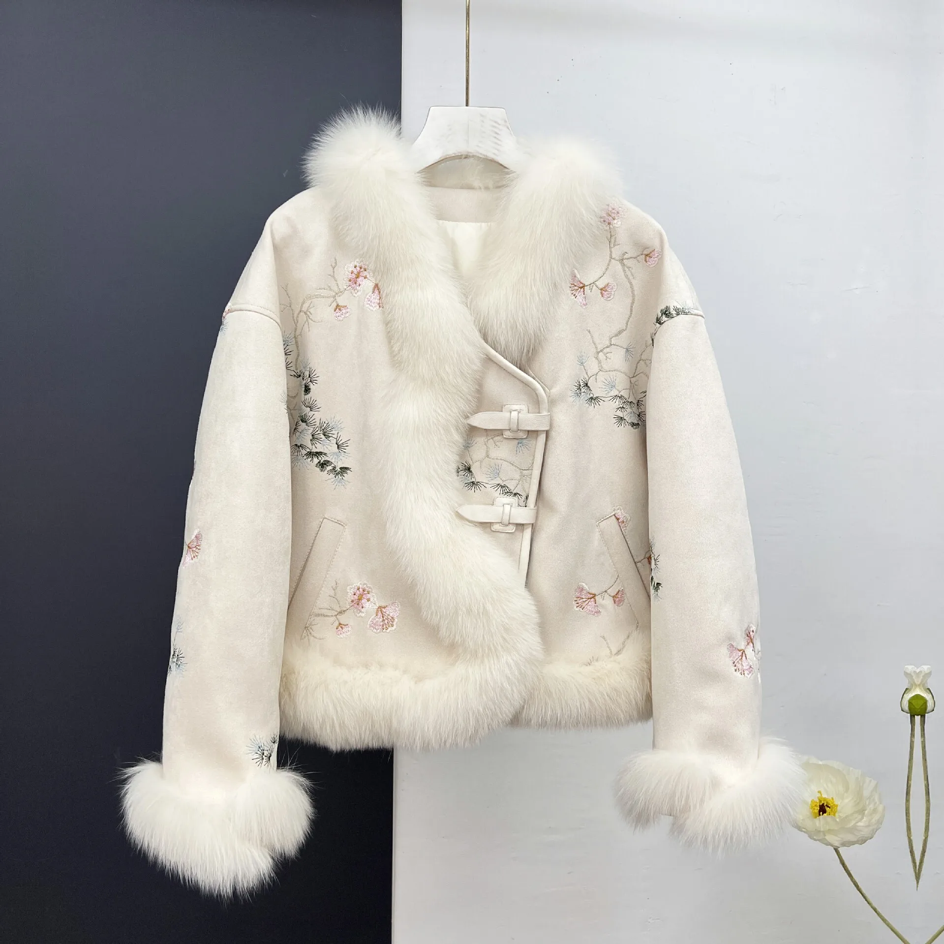 Wuhuang's new Haining fur coat, real fur fur collar, women's short style, Chinese style, down inner lining, young style