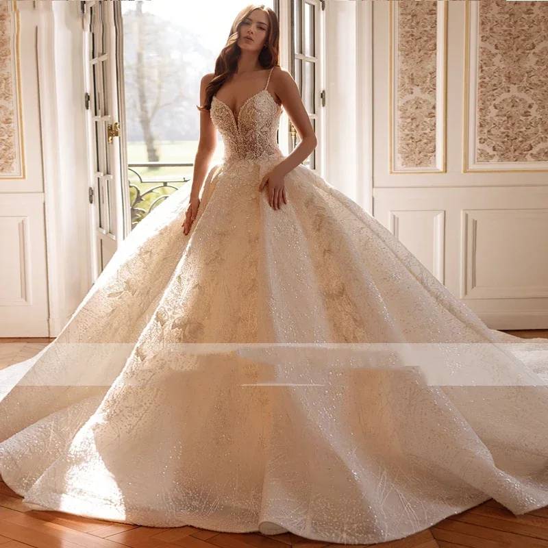 

Luxurious Sweetheart Ball Dress Wedding Dress With Stickers And Bead Sexy V-Neck Sleeveless Princess Wedding Dress Customized