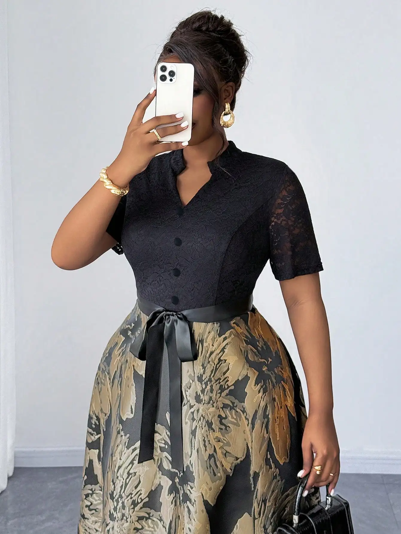 

Элегантное кружевное платье А-силуэта больших размеров с вырезом на горловине, рукавами до локтя, длиной до колена, с цветочным принтом