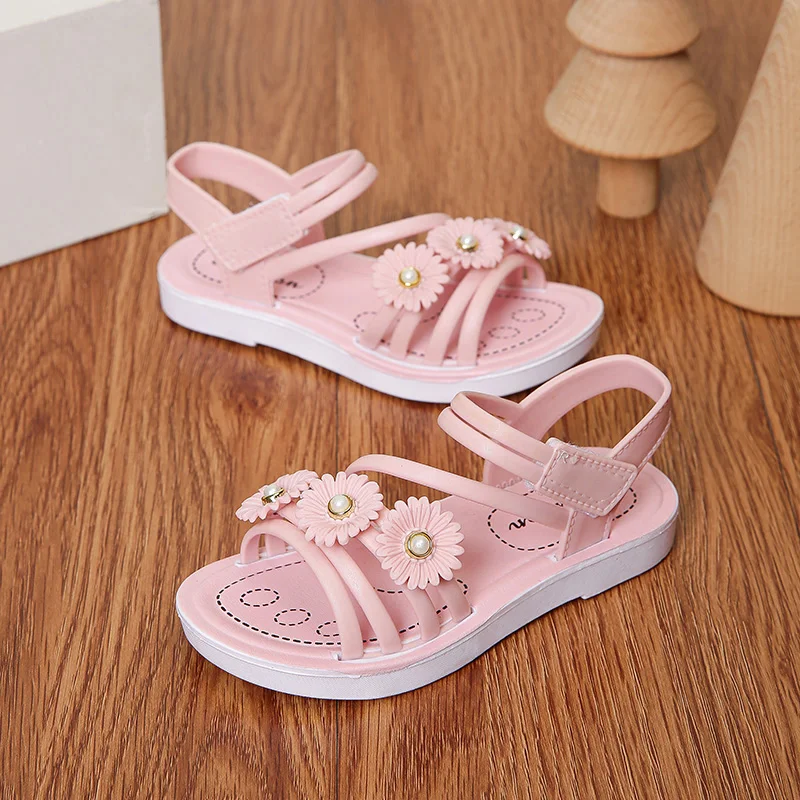 2024 Hot selling Girls Sandals Student Fashion Outwear Anti slip Soft Sole Cute Shoes Casual Summer Middle Children Sandals