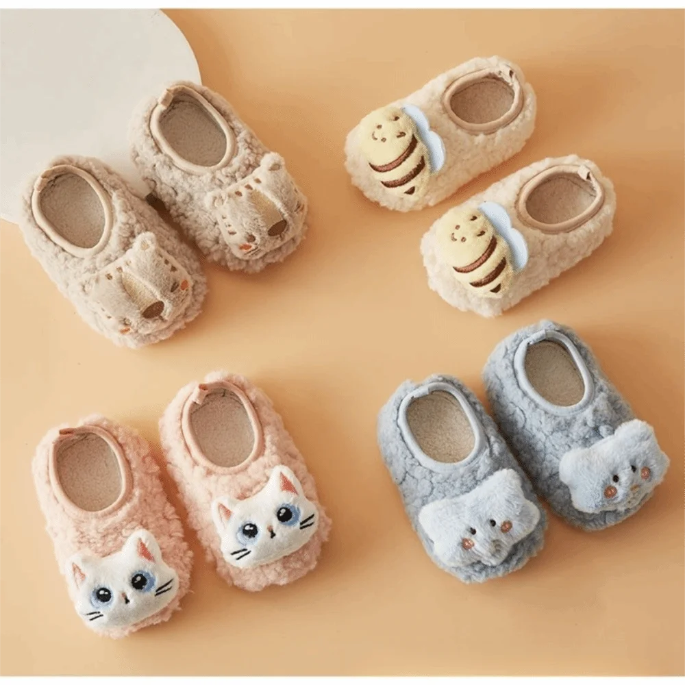 

Пара зимних теплых тапочек для мальчиков и девочек, удобные удобные носки на нескользящей подошве для малышей, мягкая обувь для прогулок