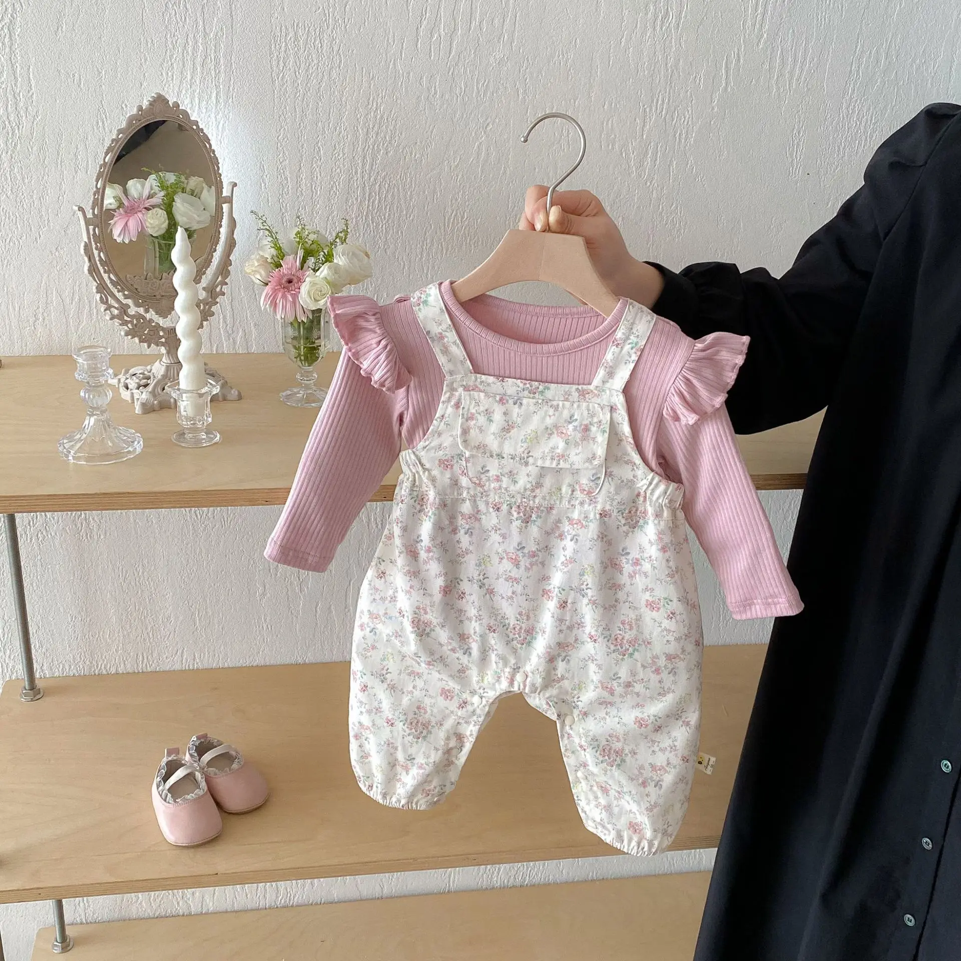 

2025 Autumn Baby Girl Onesie Infant Floral Overalls Foreign Gas Cotton Bottoming Shirt Two-piece Set Fashion Casual Baby