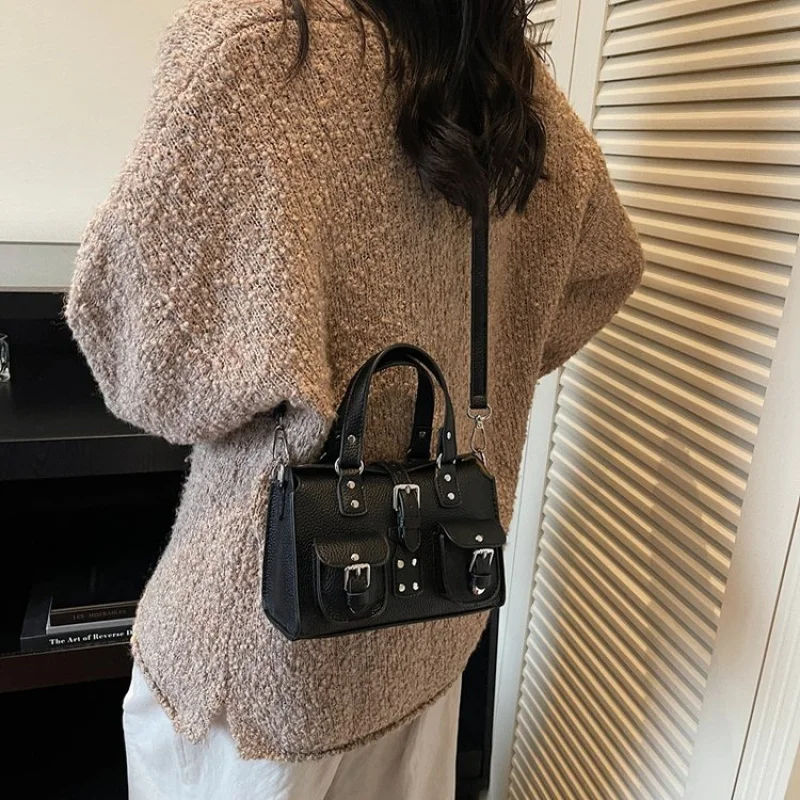 حقيبة ساعي البريد النسائية الجلدية الأنيقة ذات العلامة التجارية الفاخرة الراقية العصرية الكلاسيكية باريس حقيبة يومية أنيقة للزينة #4