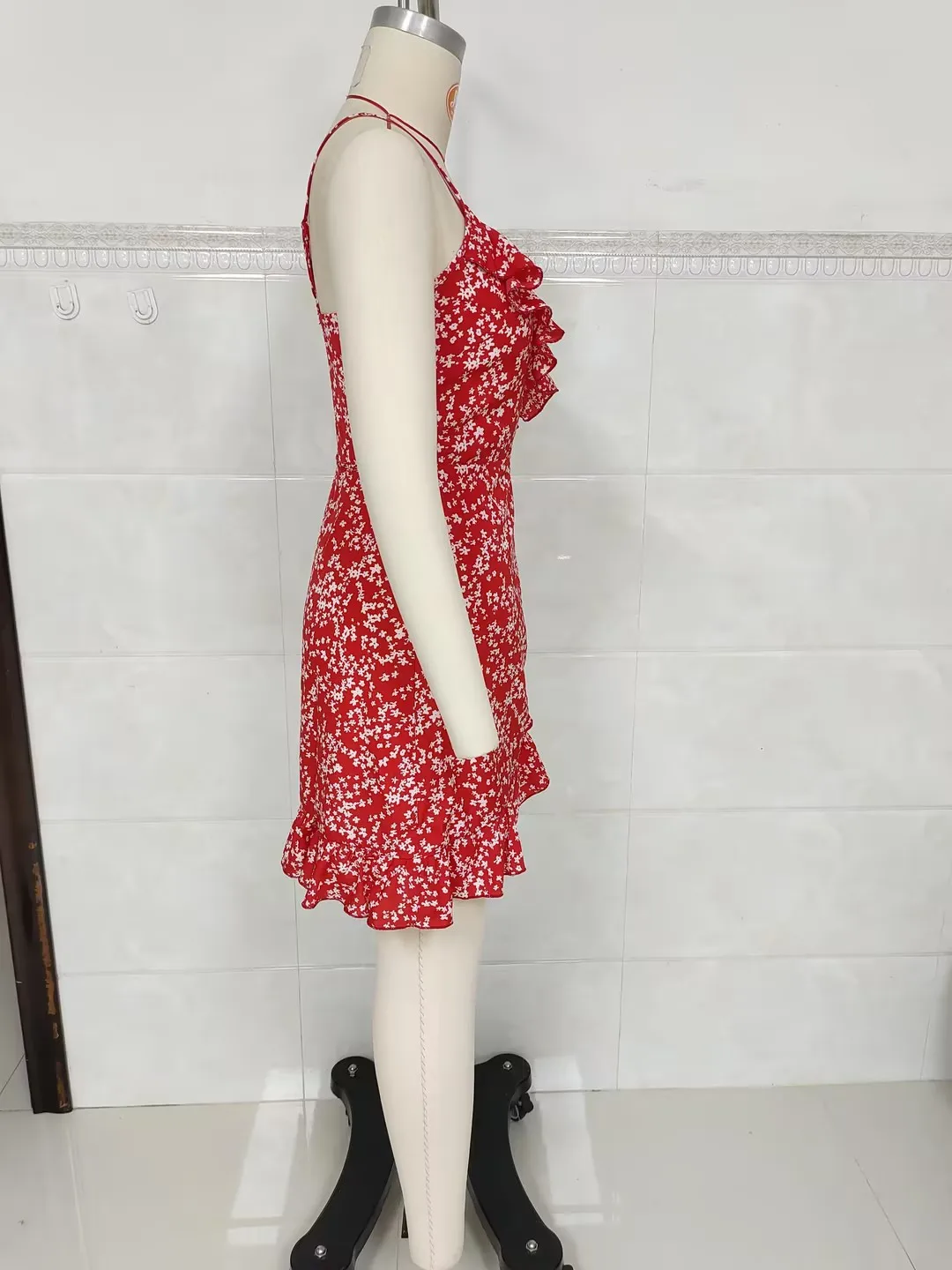 2026 Damen Sommer Blumenkleid Strand Urlaub Wickelkleid Neckholder V-Ausschnitt Ärmellos Rüschensaum Mini Boho Party Urlaub Größen S-XXL – Detail 10